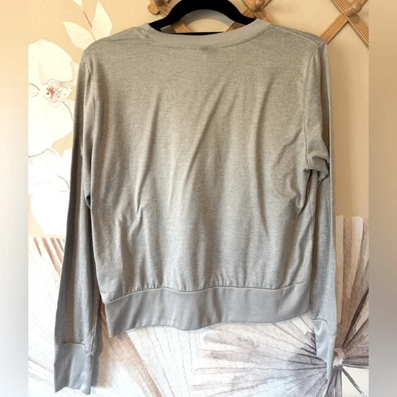Vuori Daydream Crew, Like New, heather grey, Medium - Picture 6 of 10